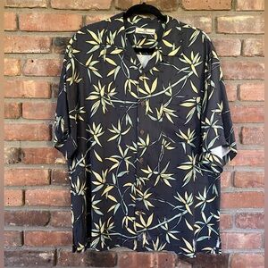 Tommy Bahama Black and Cream Leaf Print Shirt - Large